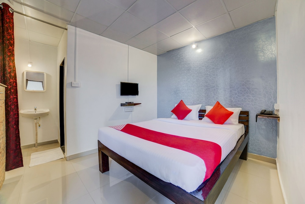 Oyo 24282 Sai Lodging - last minute hotel in Pune