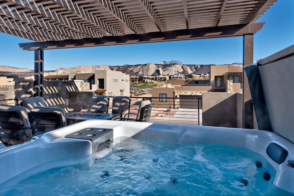 Livin On The Ledge — 4-Star Luxury Hotel in Ivins, United States
