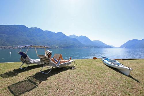 Apartment a Lago Private Beach And Parking — 4-Star Luxury Hotel in Vassena, Italy