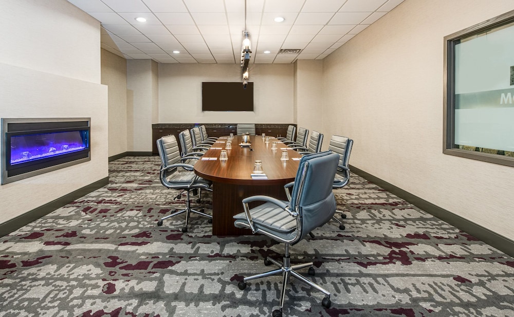 Crowne Plaza Milwaukee Airport by IHG - photo 58