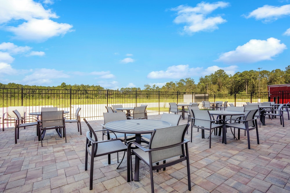 Holiday Inn Express & Suites Macclenny by IHG - photo 50