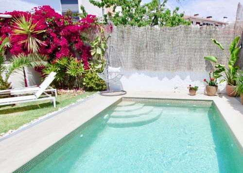 Beach house with private swimming pool 5 min walk to the beach — 4-Star Luxury Hotel in El Vendrell, Spain