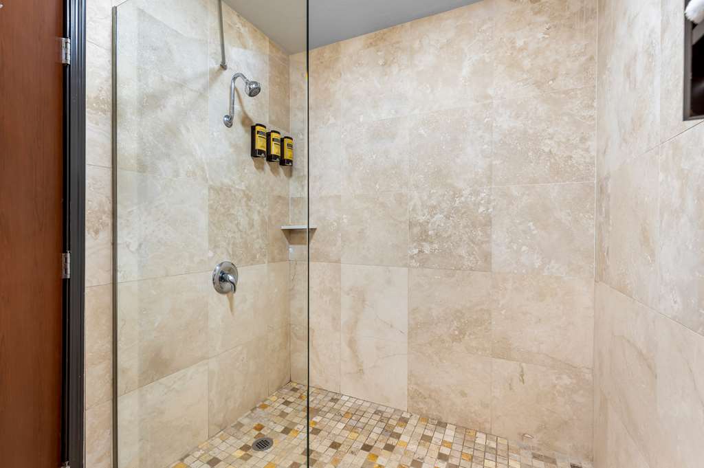 Best Western Plus Parkway Inn - photo 35
