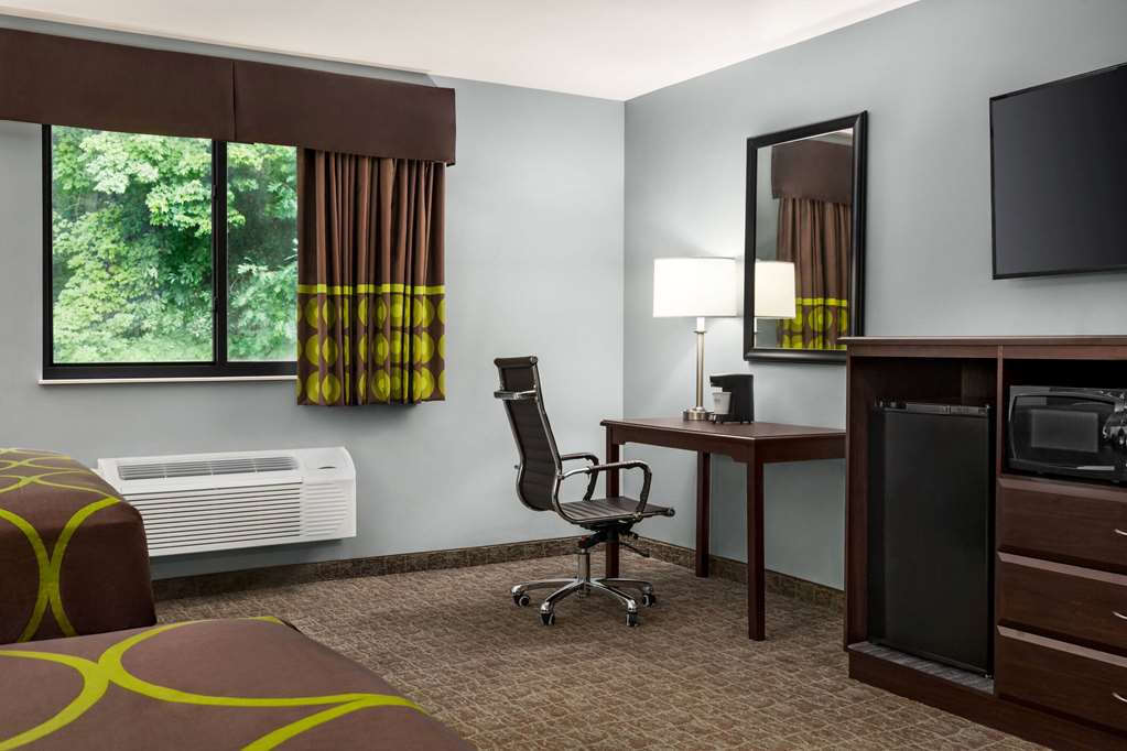 Super 8 by Wyndham Grove City - photo 34