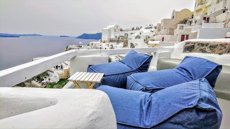 Aqua & Terra Traditional Cave Houses — 4-Star Luxury Hotel in Oia, Greece