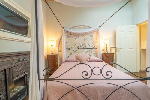 Family Retreat in the Heart of the Ghetto by Houseeds — 4-Star Luxury Hotel in Rome, Italy