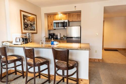 1bd SUITE 504 Perfect Location with Pool and Hot Tub — 4-Star Luxury Hotel in Crested Butte, United States