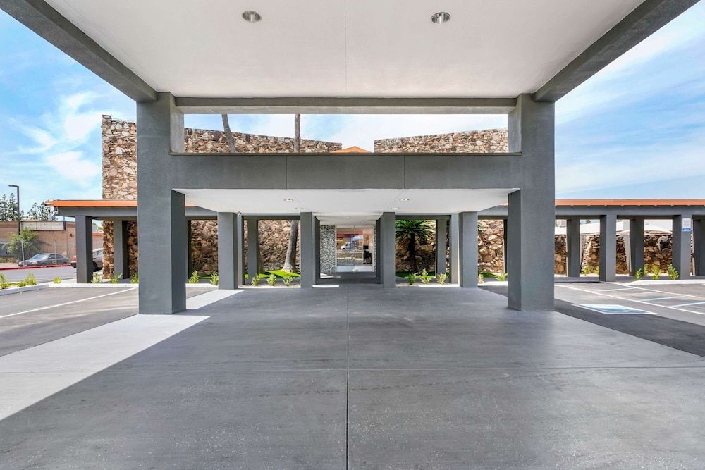 Clarion Pointe Fresno Near Yosemite in Fresno, United States