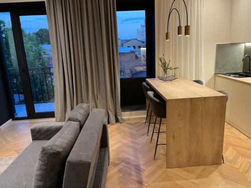 J&J City Centre Apartment