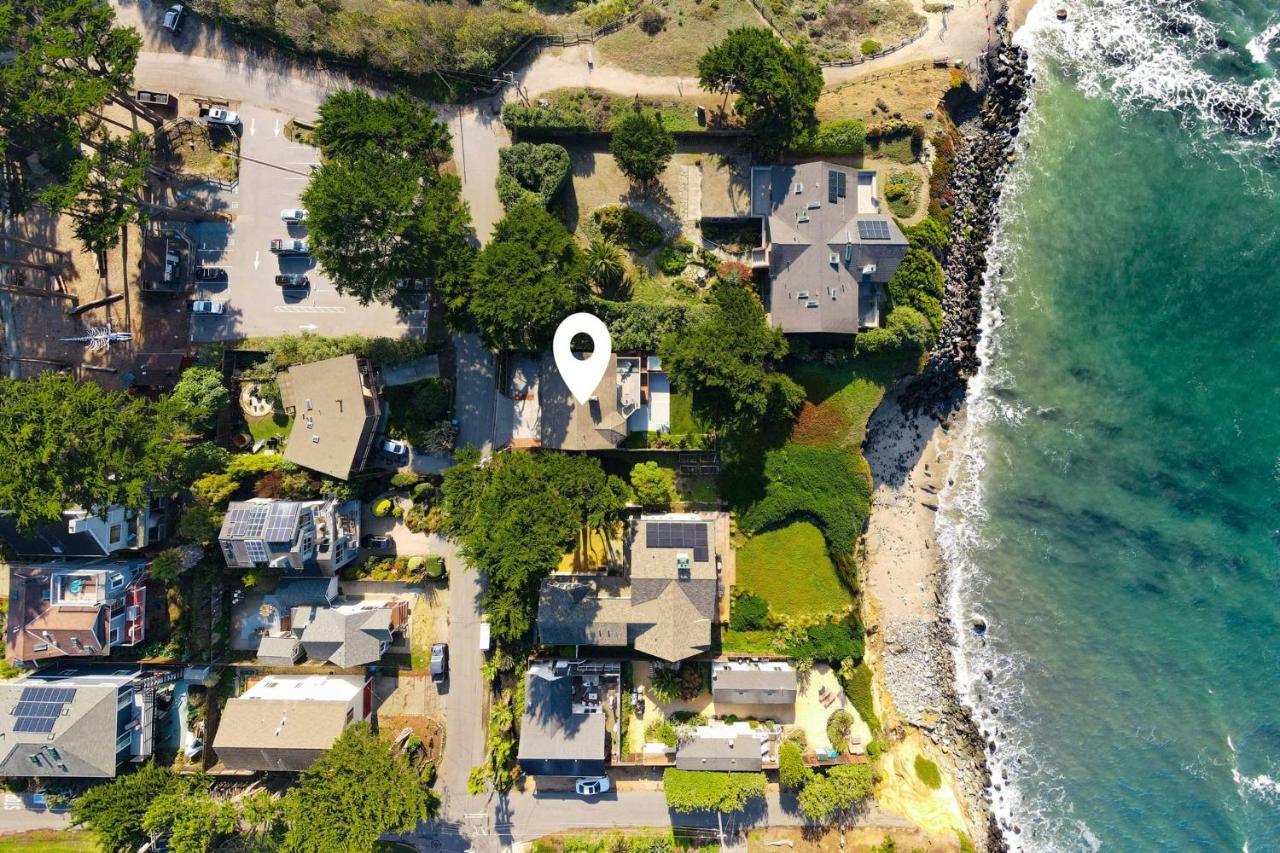 Oceanfront Home Retreat w Breathtaking Views of Fitzgerald Marine Reserve — 4-Star Luxury Hotel in Moss Beach, United States