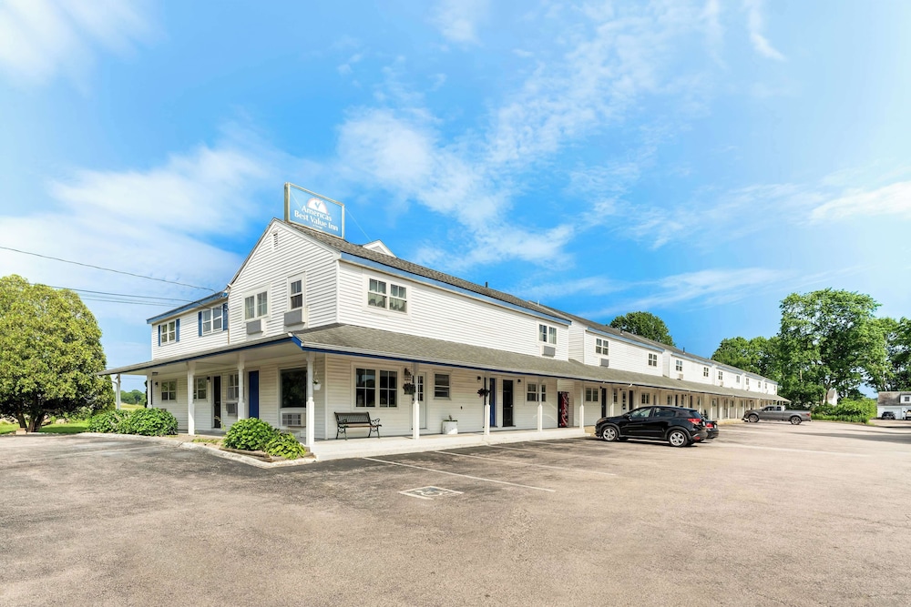 Americas Best Value Inn Stonington Mystic — hotel near Westerly State Airport