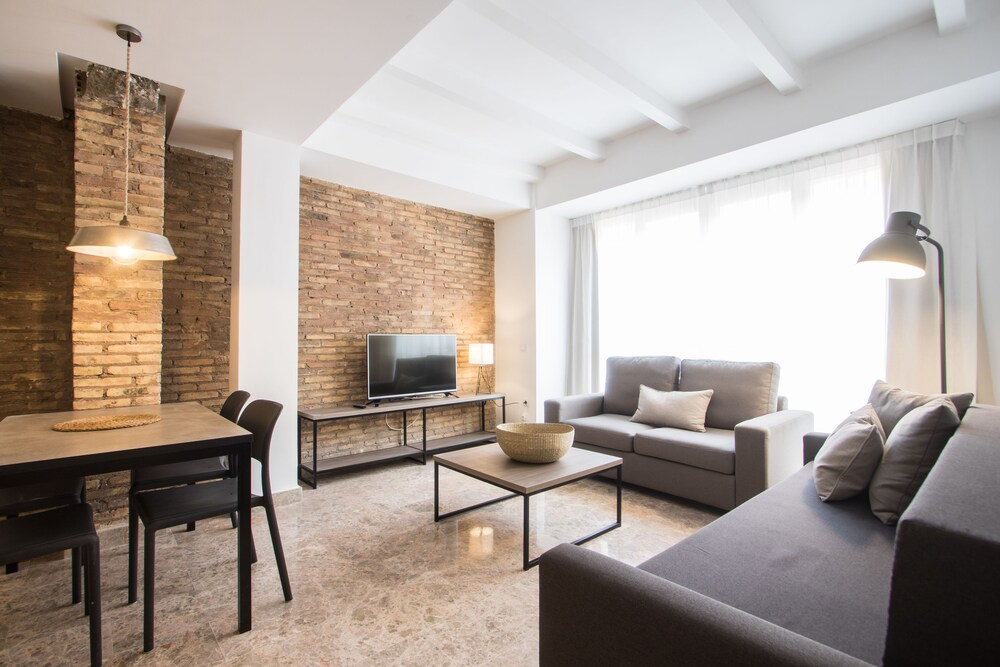 Apartamentos Marina Playa — 4-Star Luxury Hotel in Valencia, Spain