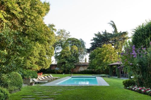 Sisters House — 4-Star Luxury Hotel in Cazzago San Martino-Calino, Italy