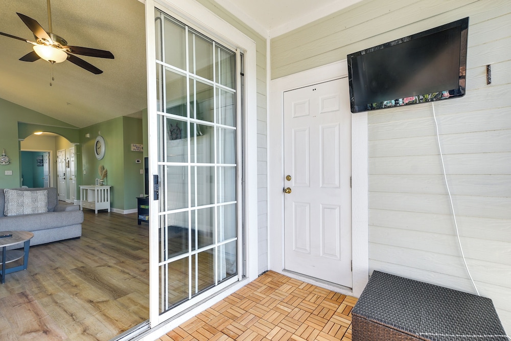 Barefoot Resort Condo w Pools & Balcony - photo 13