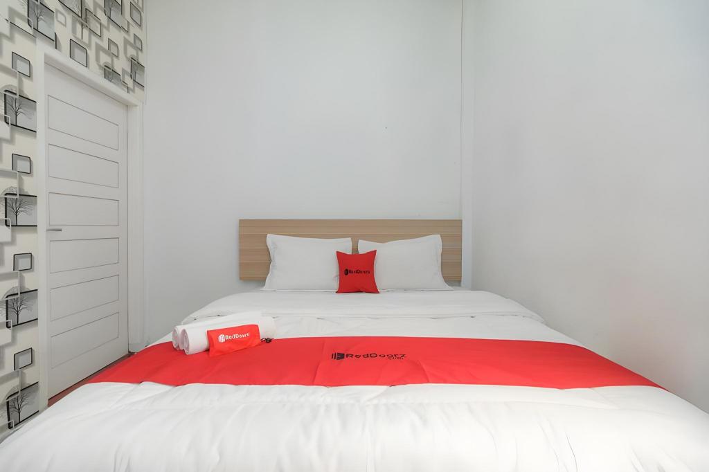 RedDoorz Syariah near Paradiso Beach Sabang — hotel in Sabang