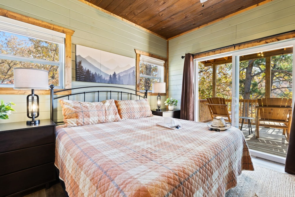 Luxe Mountain Pool Escape by Ghosal Luxury Lodging in Gatlinburg, United States