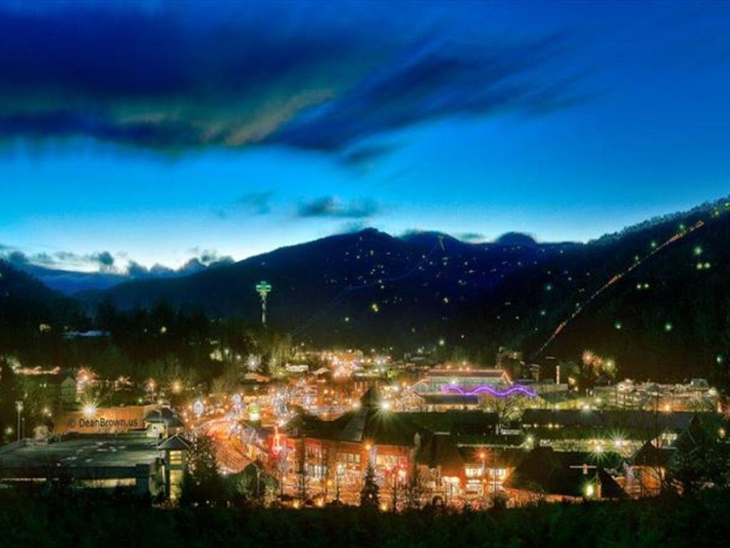 Incredible Views Hot Tub Games — 4-Star Luxury Hotel in Sevierville, United States
