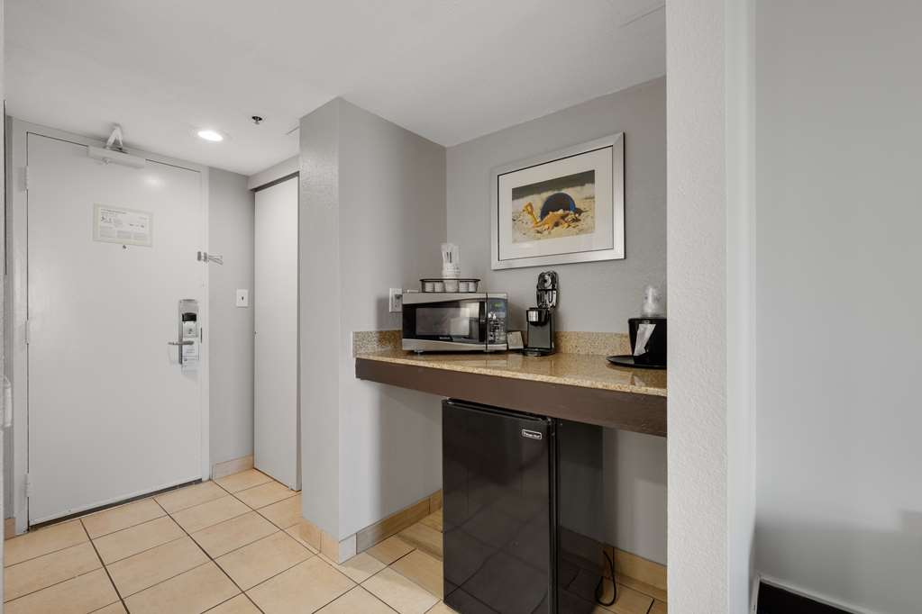 Best Western Plus Holiday Sands Inn & Suites - photo 29