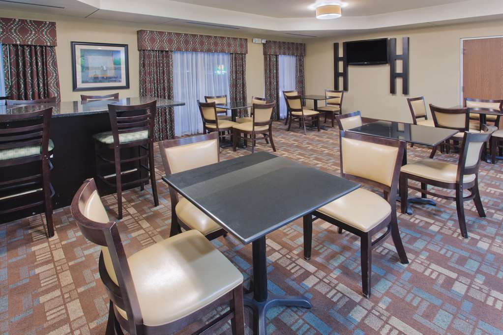 La Quinta Inn & Suites by Wyndham Columbus Grove City - photo 60
