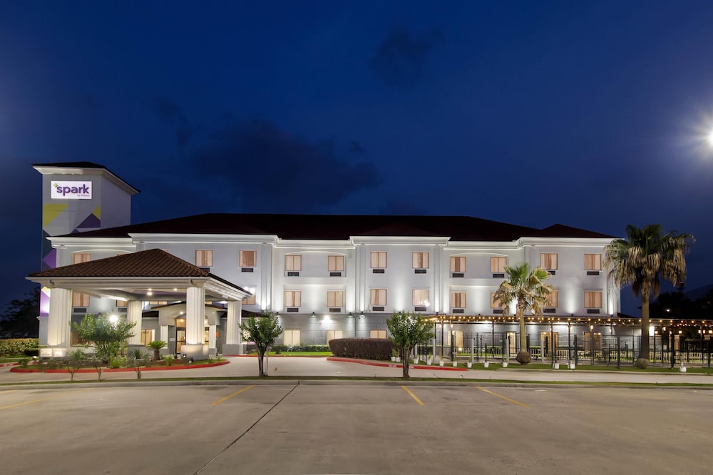 Spark By Hilton Houston Hobby Airport — hotel near William P. Hobby Airport