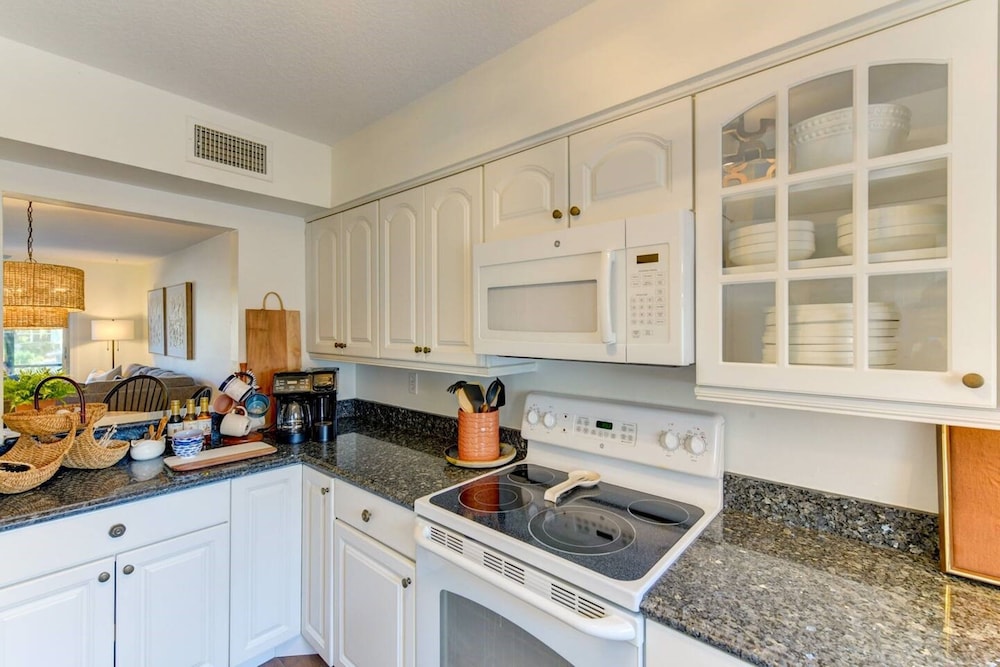 Coastal Paradise Condo — 4-Star Luxury Hotel in Siesta Key, United States