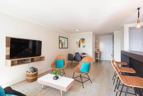 Arauco Wood 2BR Parking Wifi Mall Pool — 4-Star Luxury Hotel in Santiago, Chile