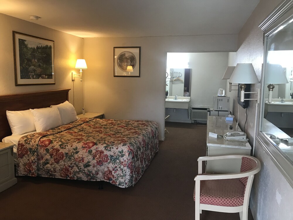 Holiday Motel Berea - photo 9