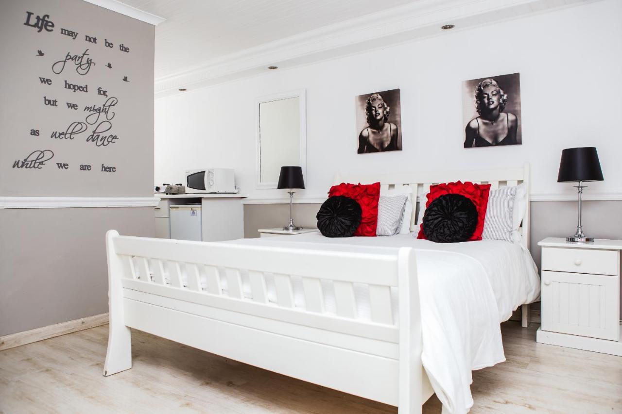 Golden Key Guesthouse — 4-Star Luxury Hotel in Vredenburg, South Africa