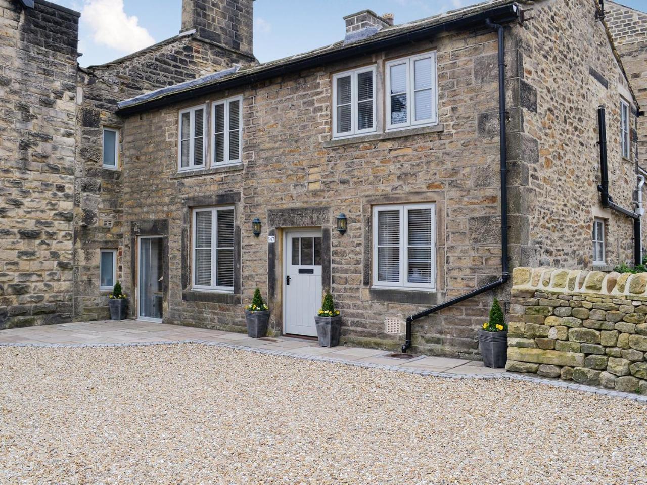 Cooper Cottage — 5-Star Luxury Hotel in Addingham, United Kingdom