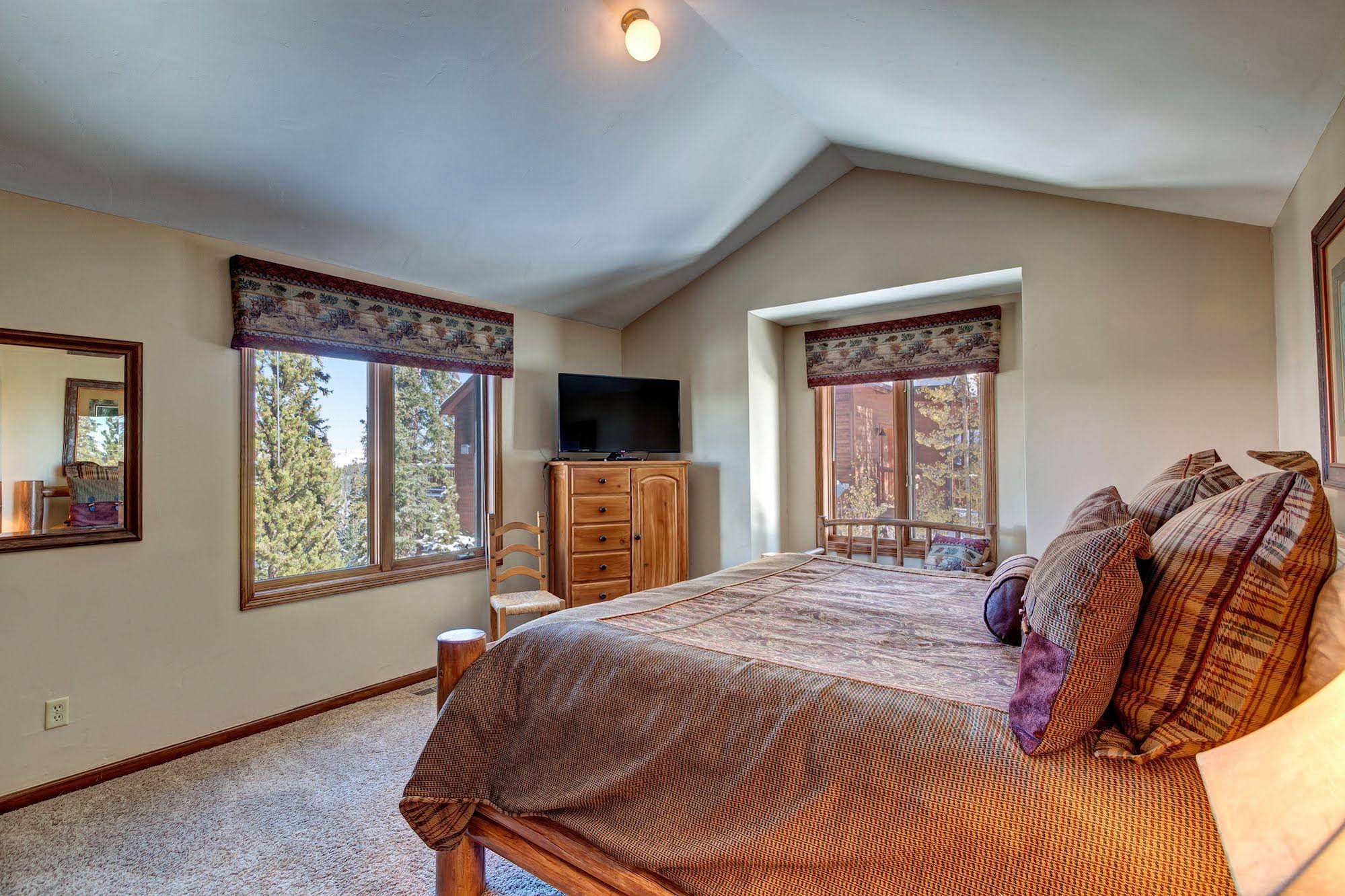 Grande Vista Boreas Pass by Pinnacle Lodging in Breckenridge, United States