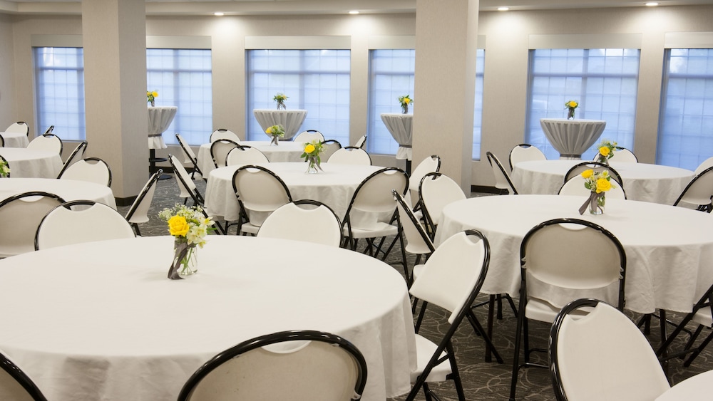 Holiday Inn Express & Suites Cheney by IHG - photo 35