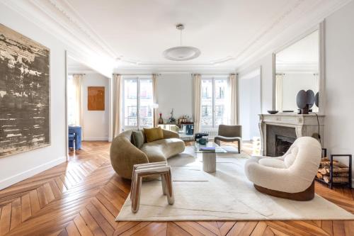 Luxury apartment 5 min walk from Champs ElysAces — 4-Star Luxury Hotel in Paris, France