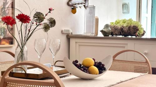 Borgo dei Sogni Deluxe Apartment with Terrace Lago di Garda — 4-Star Luxury Hotel in San Felice Del Benaco, Italy