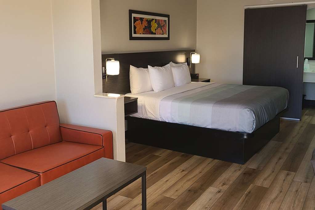 Quality Inn & Suites - photo 9