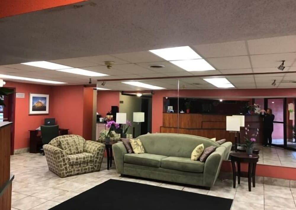 Days Inn by Wyndham Cleveland Lakewood - photo 3