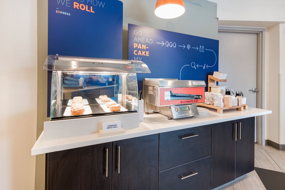 Holiday Inn Express Columbus Downtown by IHG - photo 39