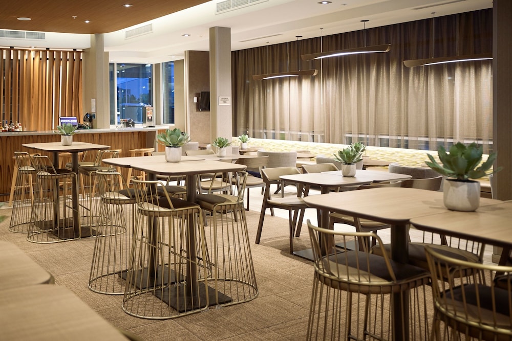 SpringHill Suites by Marriott Medford Airport - photo 6