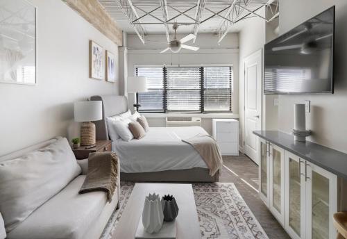 Downtown Mobile Rooftop View Studios by Barsala - photo 6