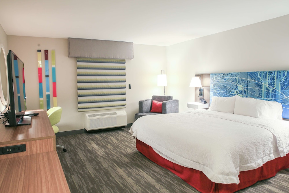 Hampton Inn & Suites Mount Laurel Moorestown - photo 2
