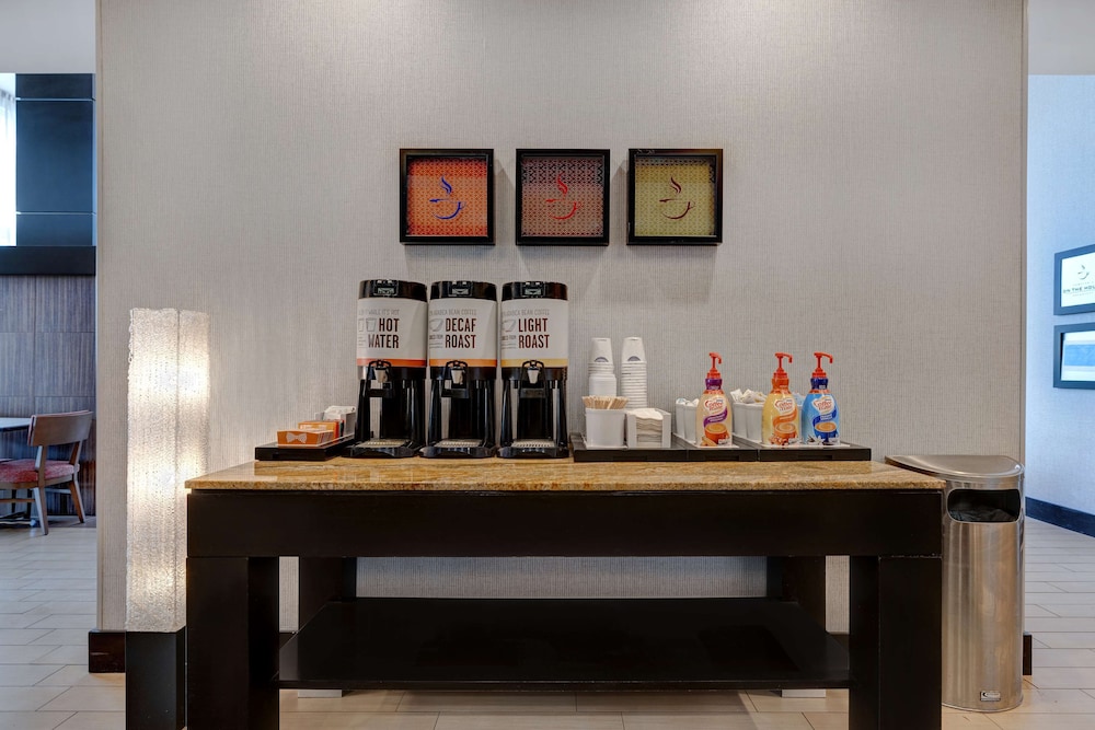 Hampton Inn & Suites Seattle Federal Way - photo 4