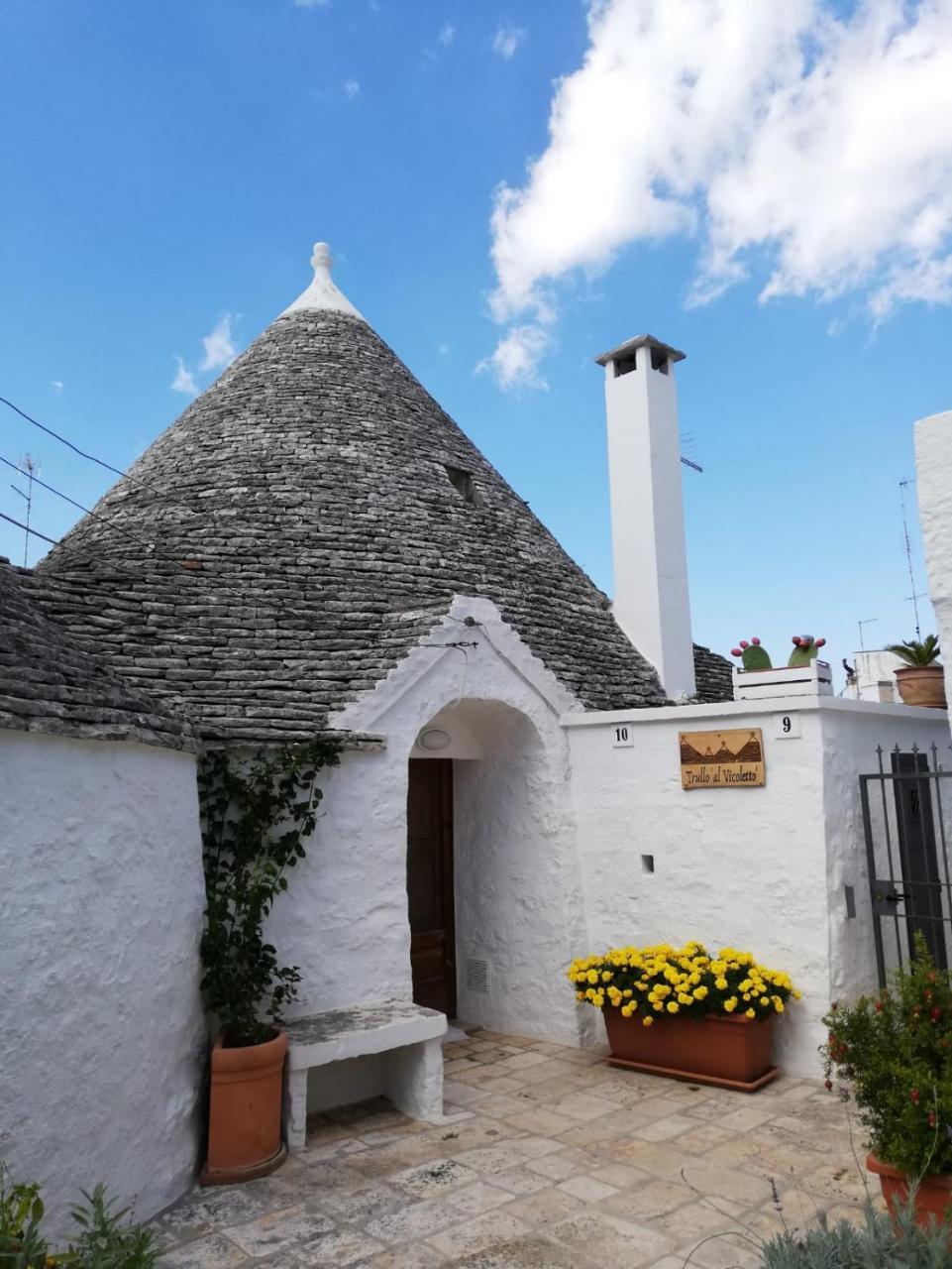 Trullo Al Vicoletto Al Civico 10 Civico 8 Civico 7 in Alberobello, Italy