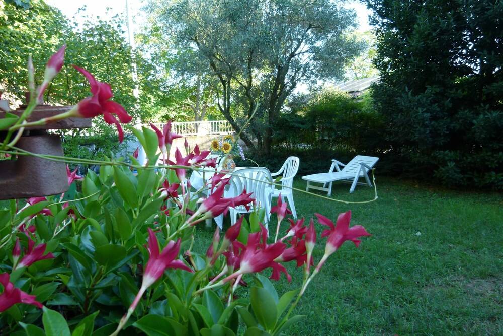 Residence Tenuta Gambalonga — 4-Star Luxury Hotel in Fontanafredda, Italy