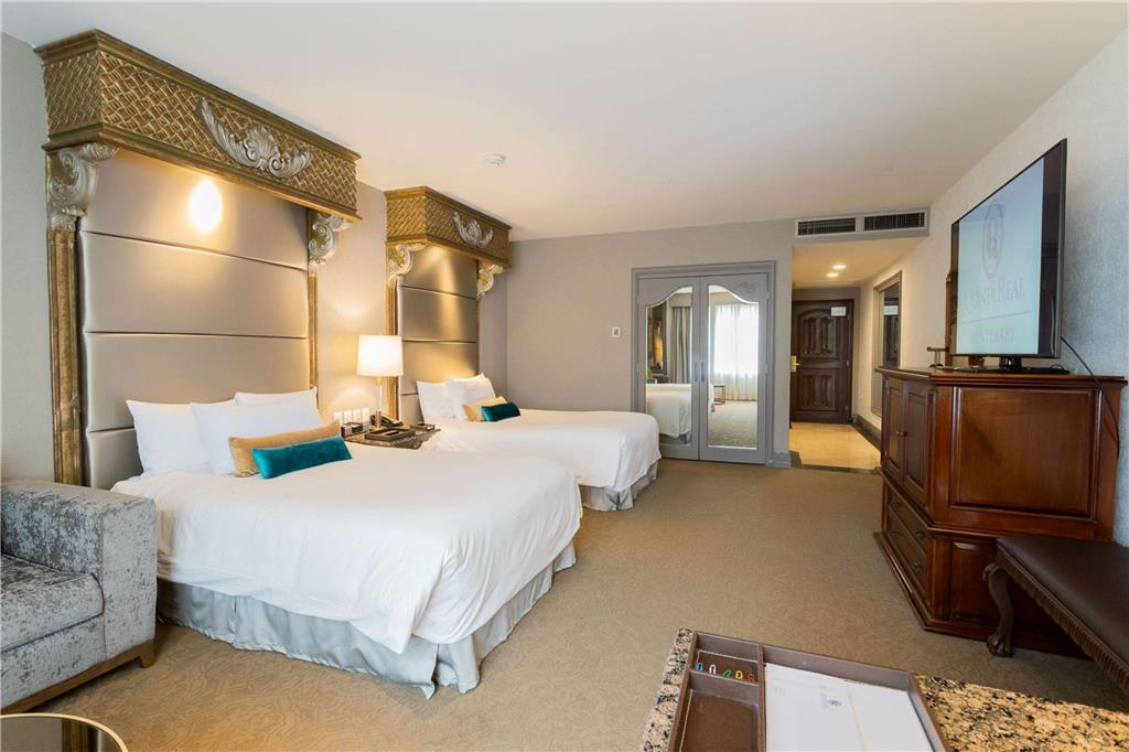 Grand Class Executive Tower double suite