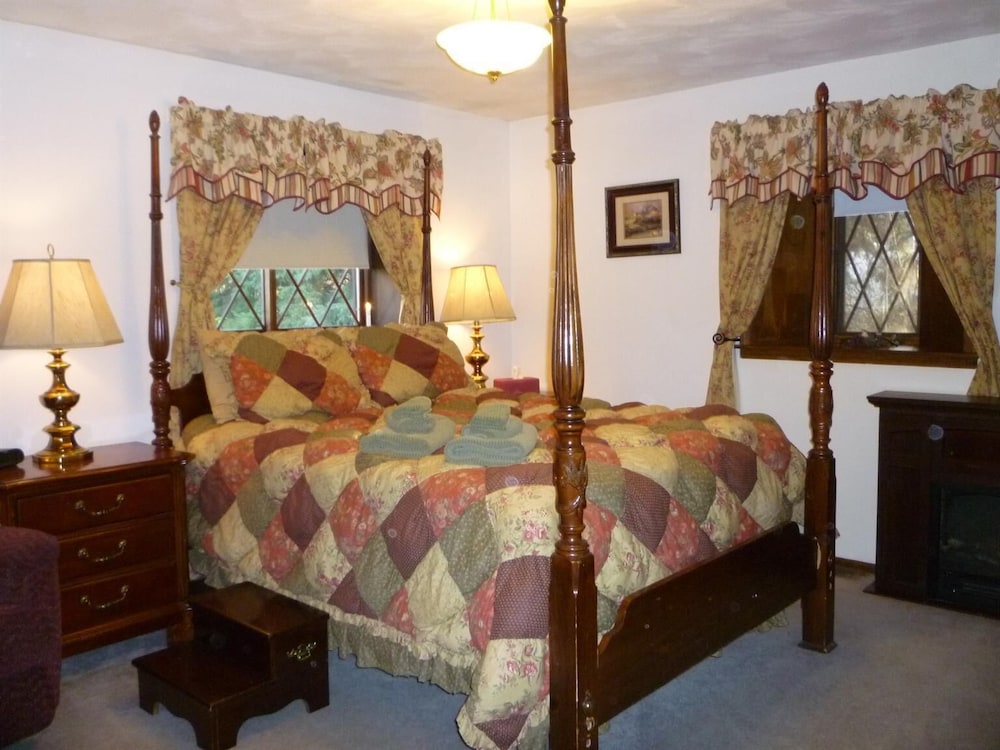 7 Gables Inn & Suites - photo 23