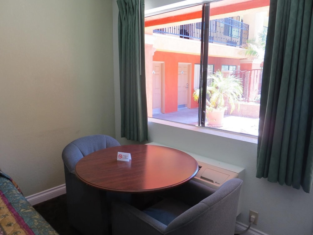 Azusa Inn Motel - photo 9