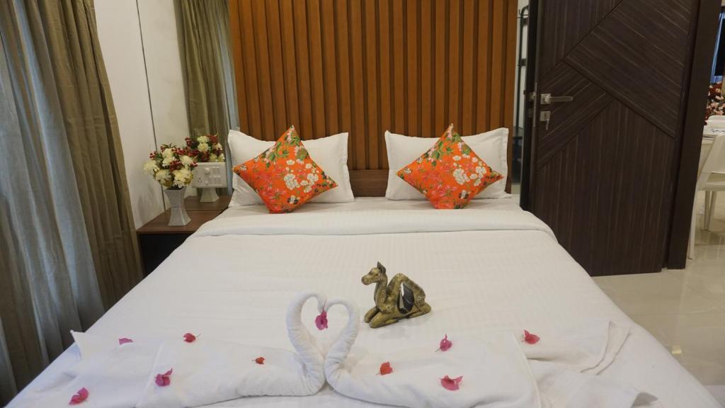 2BR Mumbai theme service apartment for staycation by FLORA STAYS
