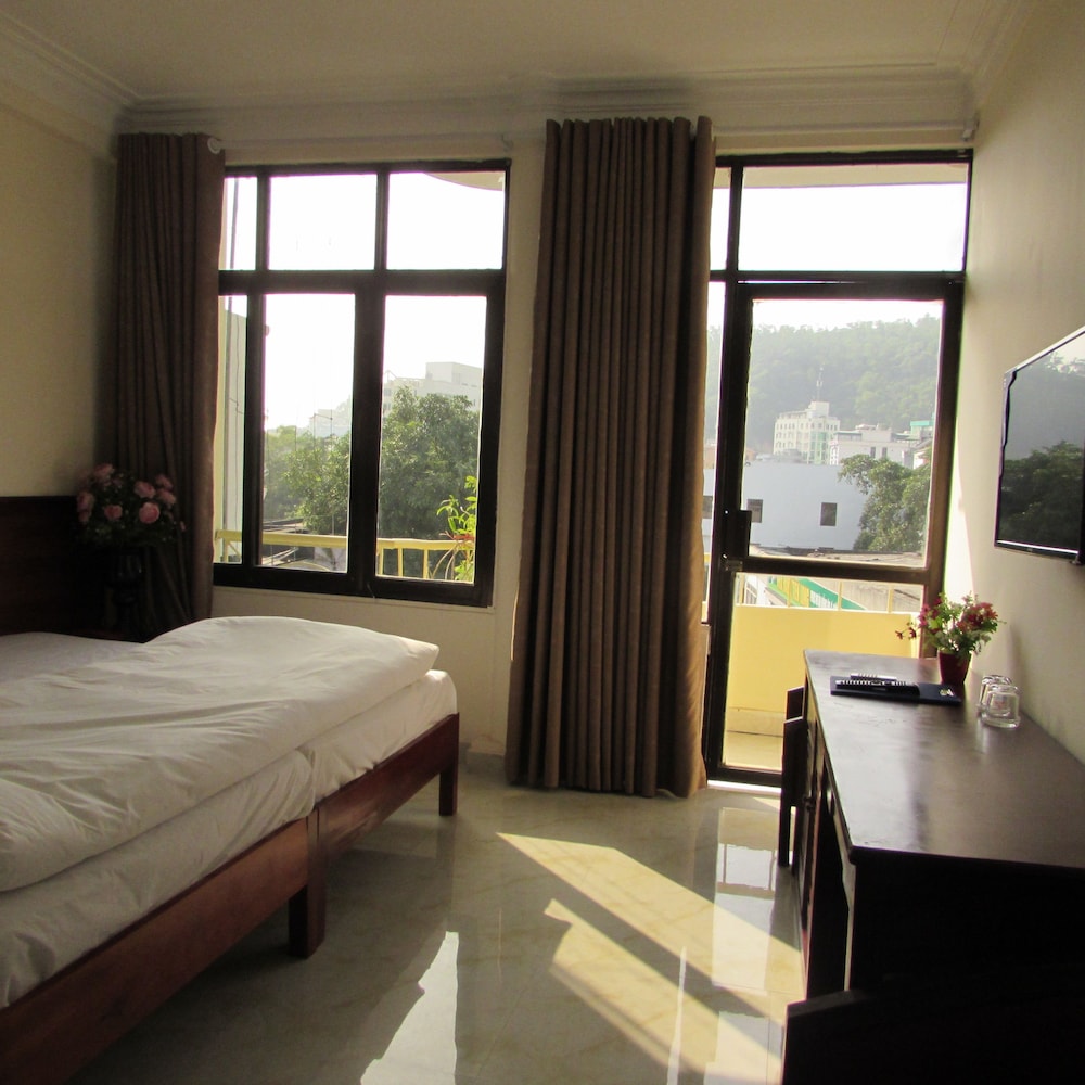 Viet Nhat Halong Hotel — Ha Long