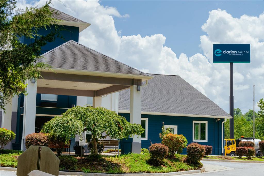 Clarion Pointe Dillard near Blue Ridge Mountains - photo 6