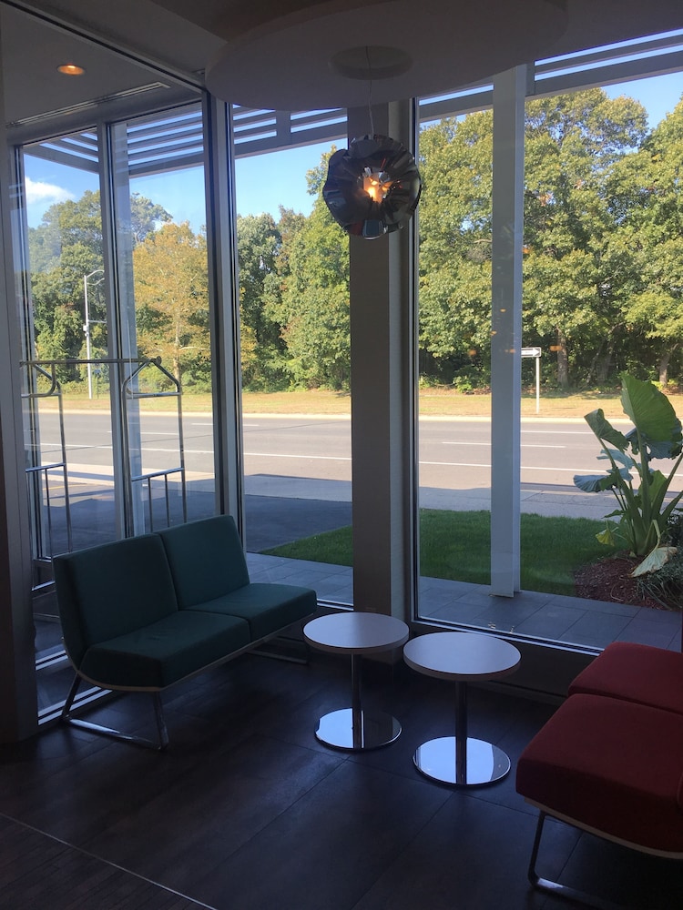 Ramada by Wyndham Rockville Centre - photo 2