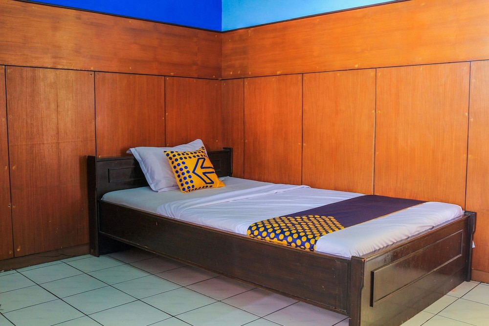 OYO Life 1708 Hotel Budi Famili 1 Syariah — hotel in Ciamis